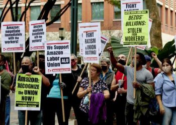 Amazon warehouse workers on Staten Island refile union petition
