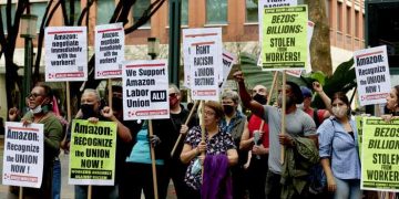 Amazon warehouse workers on Staten Island refile union petition