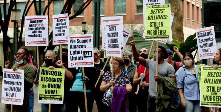 Amazon warehouse workers on Staten Island refile union petition
