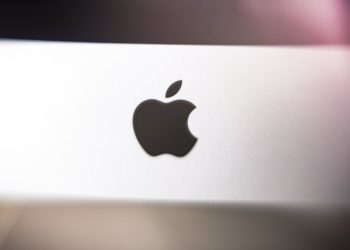 Apple becomes first firm to hit $3tn market value