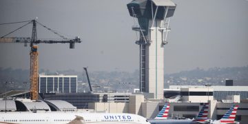 Verizon, AT&T delay 5G rollout around some airports