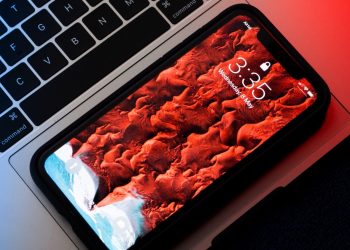 This iOS malware fakes an iPhone shutdown to avoid death