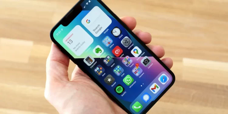 Serious iPhone Warning Issued For A Billion Apple Users