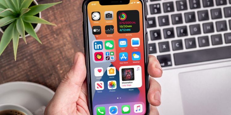 Apple’s latest iOS and macOS updates fix a major web security flaw