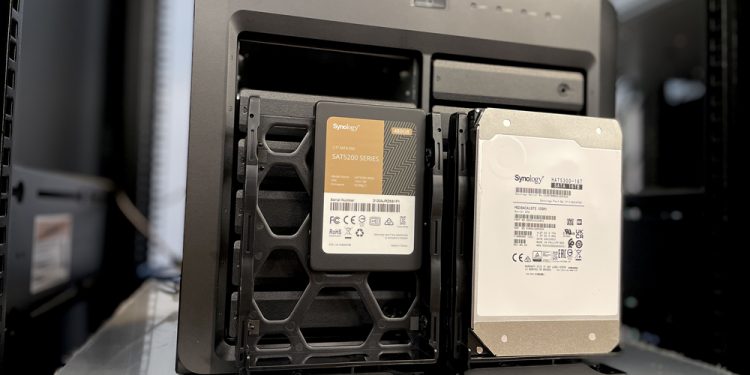 Synology DiskStation DS2422+