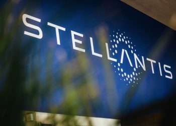 Stellantis, Mercedes-Benz, TotalEnergies JV to build battery plant in Italy