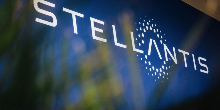 Stellantis, Mercedes-Benz, TotalEnergies JV to build battery plant in Italy