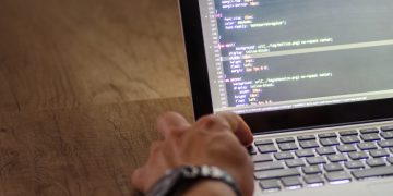 13 Basic SQL Commands and Queries Programmers Should Know