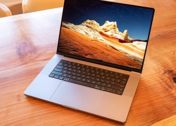 Apple Faces Reported MacBook Shipping Delays Impact China’s Supply Chain