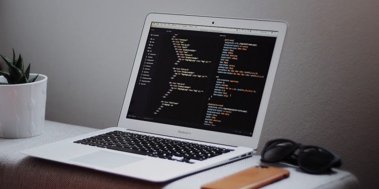 The Correct Way to Overload Functions in Python