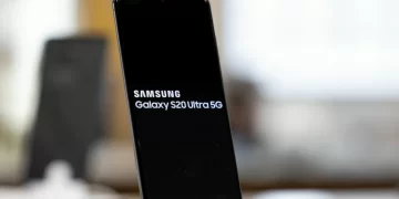 Samsung is working on a Galaxy self-repair program with iFixit