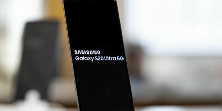 Samsung is working on a Galaxy self-repair program with iFixit