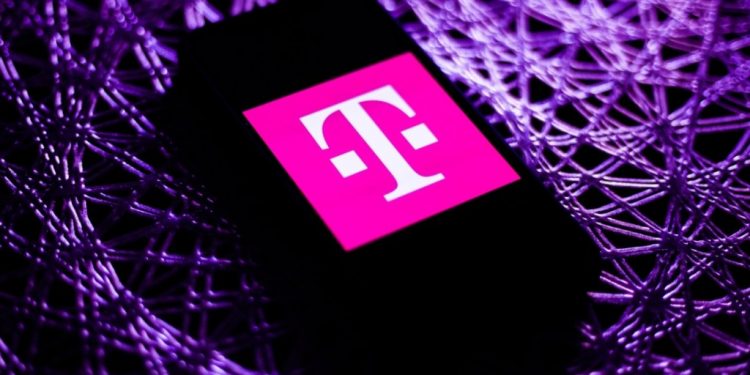 T-Mobile customers warned of unblockable SMS phishing attacks