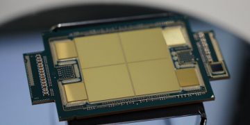 Intel Meteor Lake, HBM2E-enabled Sapphire Rapids, and Ponte Vecchio Pictured