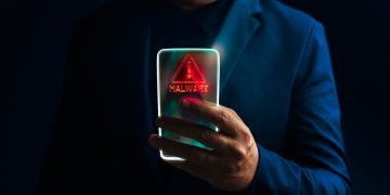 Spyware vendor works with ISPs to infect iOS and Android users