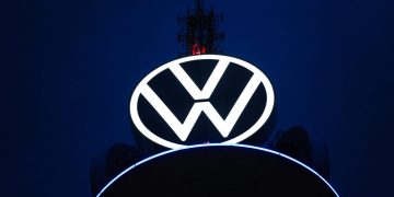 EV battery output bigger challenge than EU combustion engine ban, says VW