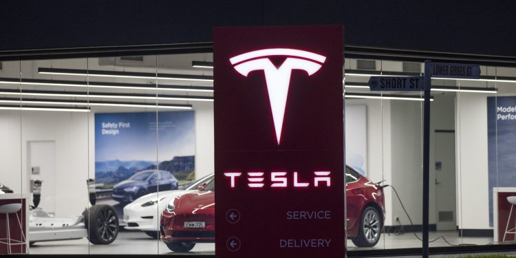 Tesla inches closer to recall as NHTSA probes autopilot software