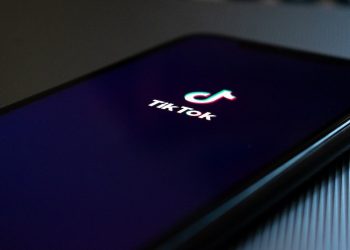 FCC Commissioner writes to Apple and Google about removing TikTok