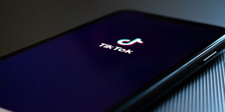 FCC Commissioner writes to Apple and Google about removing TikTok