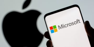 U.S. House speaker Pelosi discloses trades in Apple and Microsoft