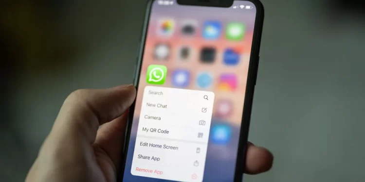 WhatsApp for iOS readying the ability to edit text messages