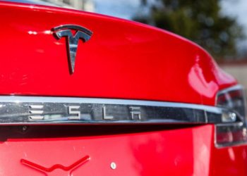 Tesla sued by former employees over ‘mass layoff’