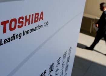 Toshiba directors exchange criticism over public statements