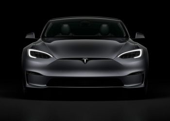 Tesla delays deliveries of long-range models in U.S.