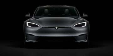 Tesla delays deliveries of long-range models in U.S.