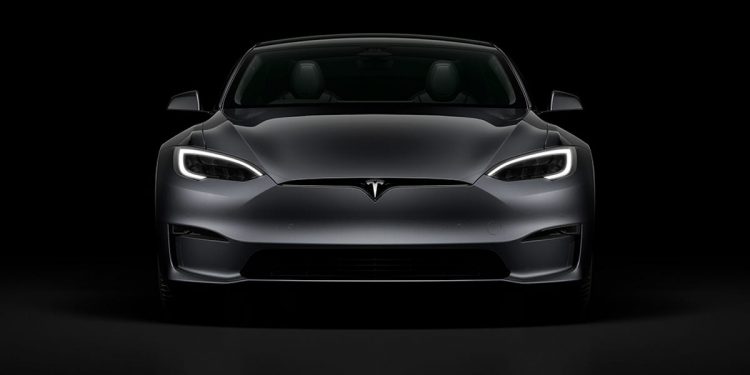 Tesla delays deliveries of long-range models in U.S.