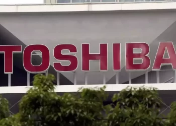 Bidders weigh offers valuing Toshiba at up to $22 billion