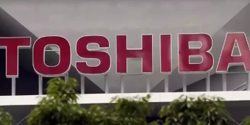 Bidders weigh offers valuing Toshiba at up to $22 billion
