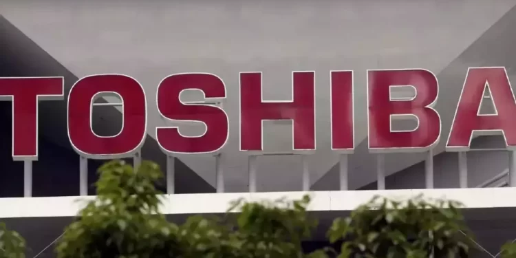 Bidders weigh offers valuing Toshiba at up to $22 billion