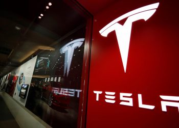 Tesla moves to push lawsuit over mass layoffs out of court