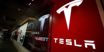 Tesla moves to push lawsuit over mass layoffs out of court