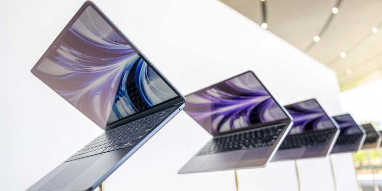 M2 MacBook Air benchmarks show it’s plenty fast