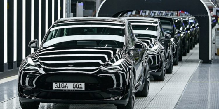 German road traffic agency says 59,000 Tesla vehicles have software glitch