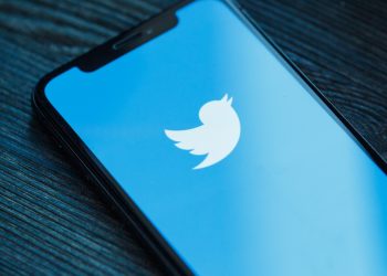 Twitter outage shows “Something went wrong” error message