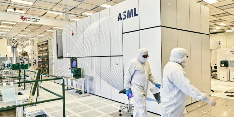 ASML shares fall on report US wants to restrict sales to China